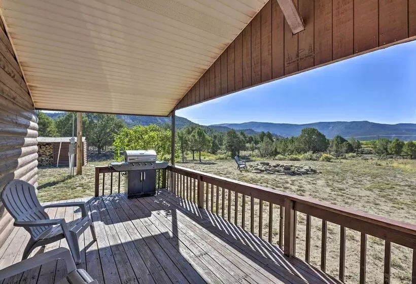 Quiet Pagosa Springs Cabin: Lake & Mountain Views!