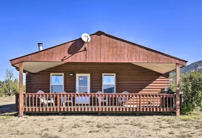 Quiet Pagosa Springs Cabin: Lake & Mountain Views!
