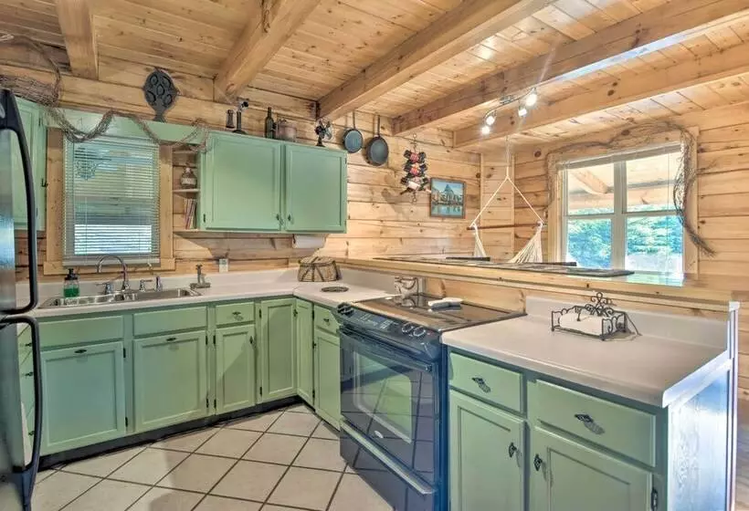 Smoky Mountain Log Cabin Close To Rafting!