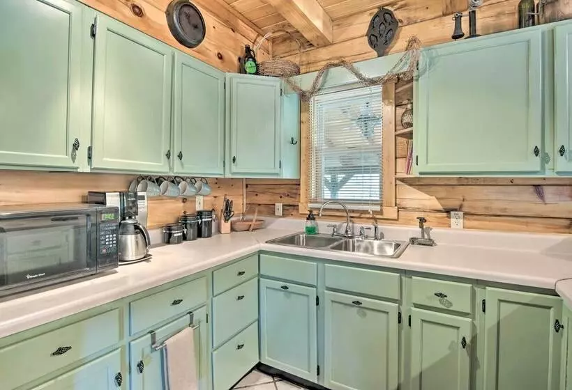 Smoky Mountain Log Cabin Close To Rafting!