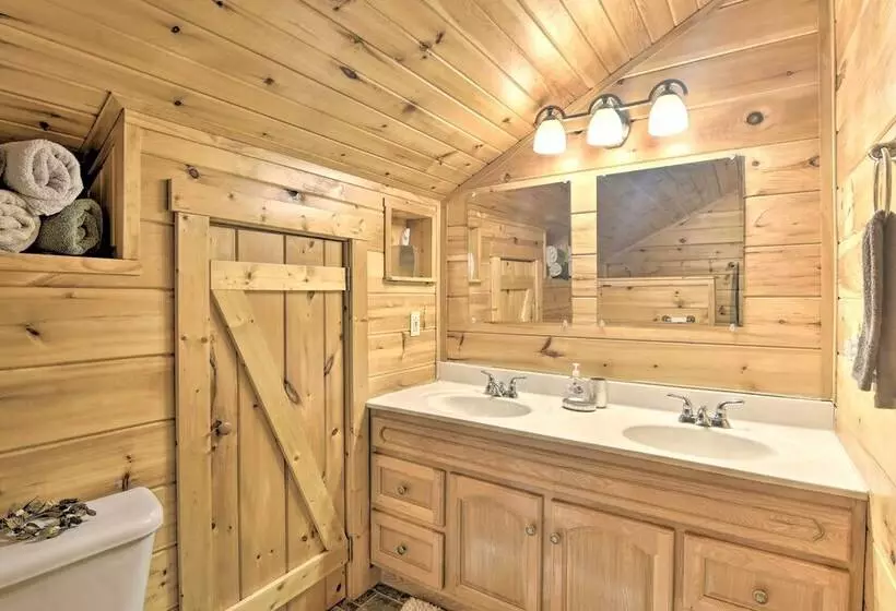 Smoky Mountain Log Cabin Close To Rafting!