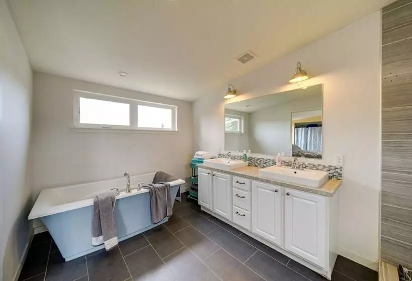 Lake View Republic Cabin W/ Boat Launches!