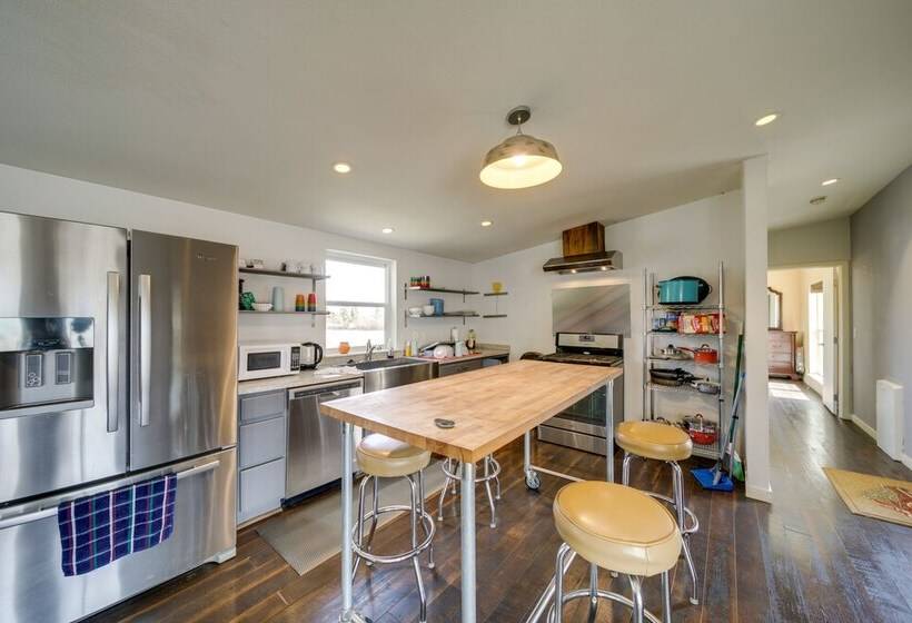 Lake View Republic Cabin W/ Boat Launches!