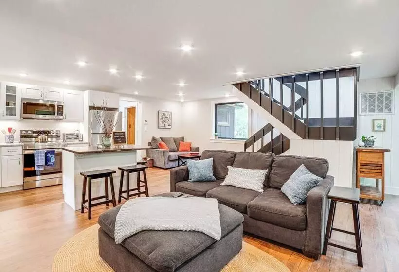 Sawyer Retreat W/ Fire Pit < 2 Mi To Beaches!