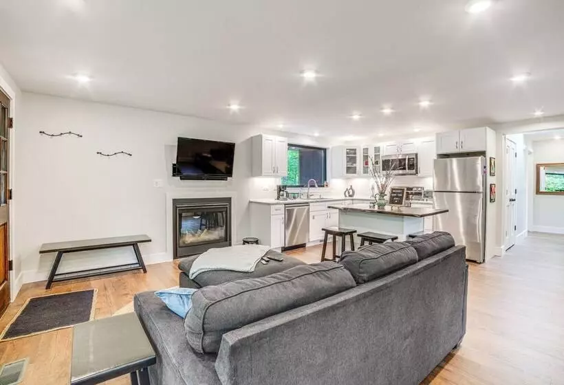 Sawyer Retreat W/ Fire Pit < 2 Mi To Beaches!