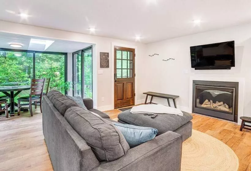 Sawyer Retreat W/ Fire Pit < 2 Mi To Beaches!