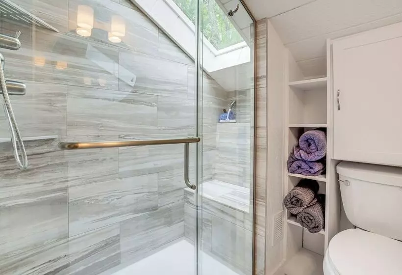 Sawyer Retreat W/ Fire Pit < 2 Mi To Beaches!