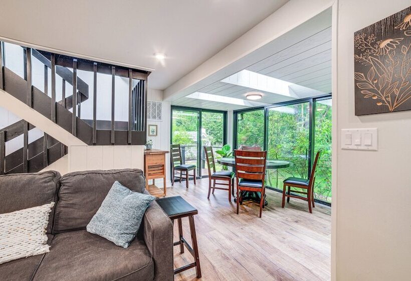 Sawyer Retreat W/ Fire Pit < 2 Mi To Beaches!