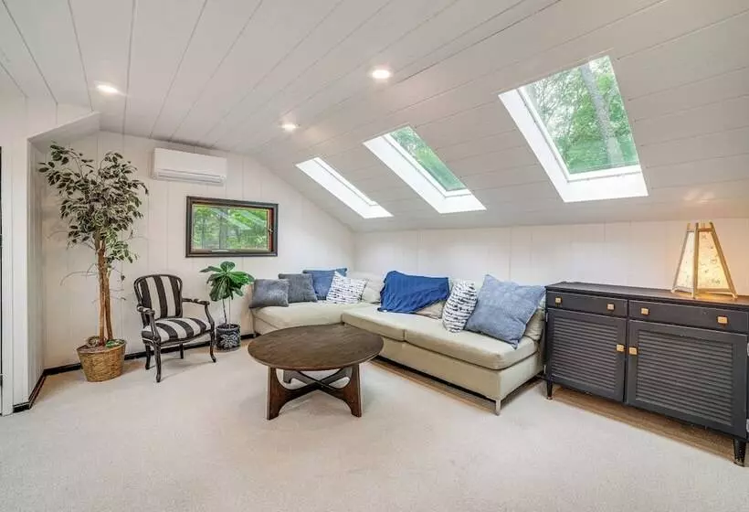 Sawyer Retreat W/ Fire Pit < 2 Mi To Beaches!