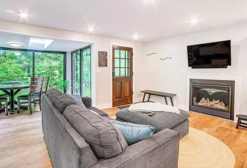 Sawyer Retreat W/ Fire Pit < 2 Mi To Beaches!