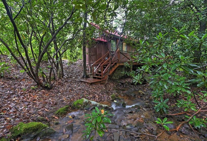Serene Creekside Cottage Near Mount Pisgah!