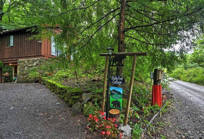 Serene Creekside Cottage Near Mount Pisgah!