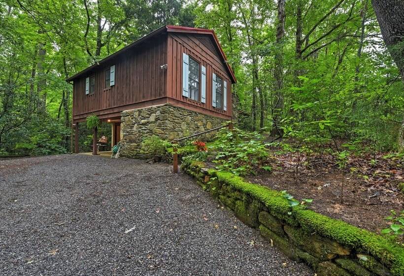 Serene Creekside Cottage Near Mount Pisgah!