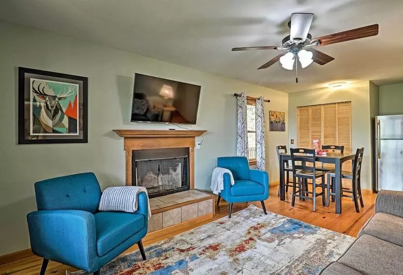 Serene  Mountain Mist  Retreat W/ Deck & Hot Tub!