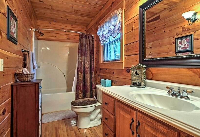 Pigeon Forge Cabin W/ Hot Tub, Grill & Pool Table!