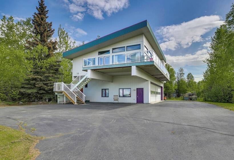 Spacious Family Home W/ Deck + Million Dollar View