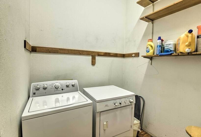 Spacious Family Home W/ Deck + Million Dollar View