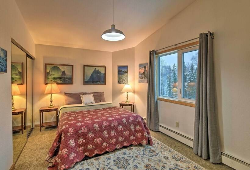 Spacious Family Home W/ Deck + Million Dollar View