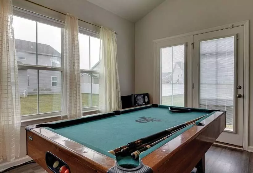 Spacious Home W/ Fireplace   Near Golf!