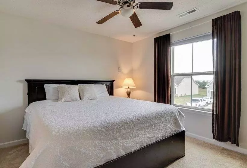 Spacious Home W/ Fireplace   Near Golf!