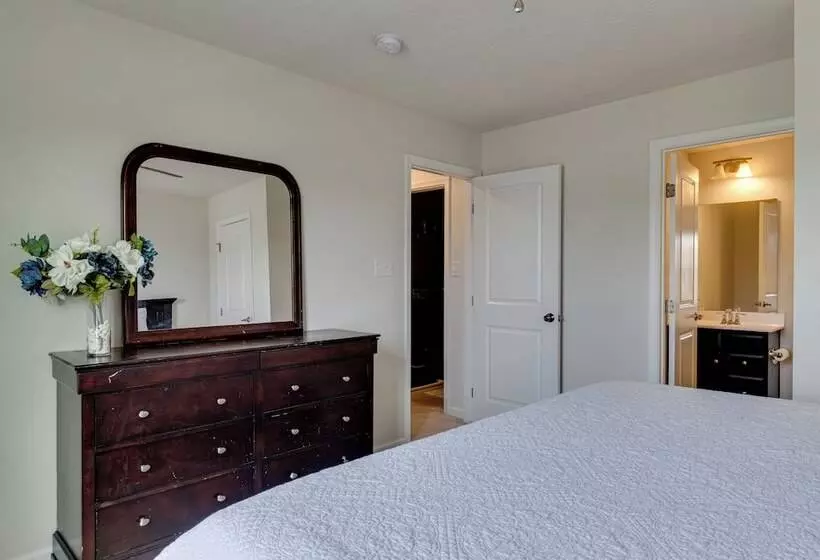 Spacious Home W/ Fireplace   Near Golf!