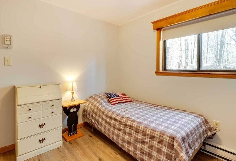 Spacious Pocono Lake House Near Skiing & Swimming!