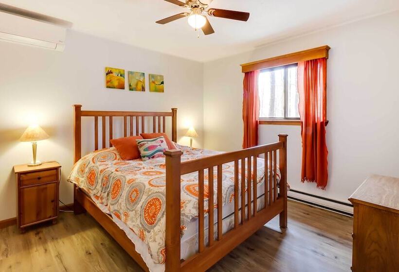 Spacious Pocono Lake House Near Skiing & Swimming!