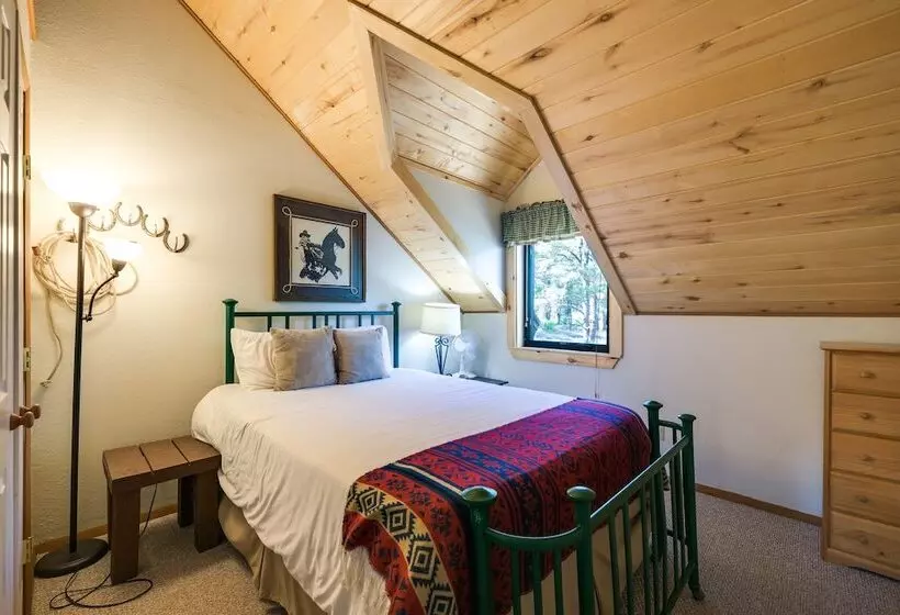 Spacious & Quiet Pagosa Springs Cabin W/ Deck!