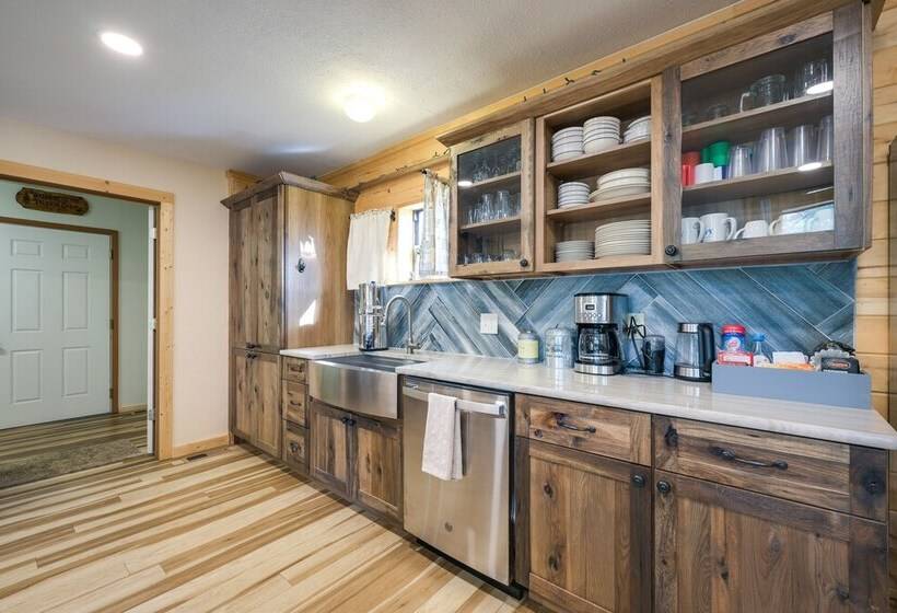 Spacious & Quiet Pagosa Springs Cabin W/ Deck!