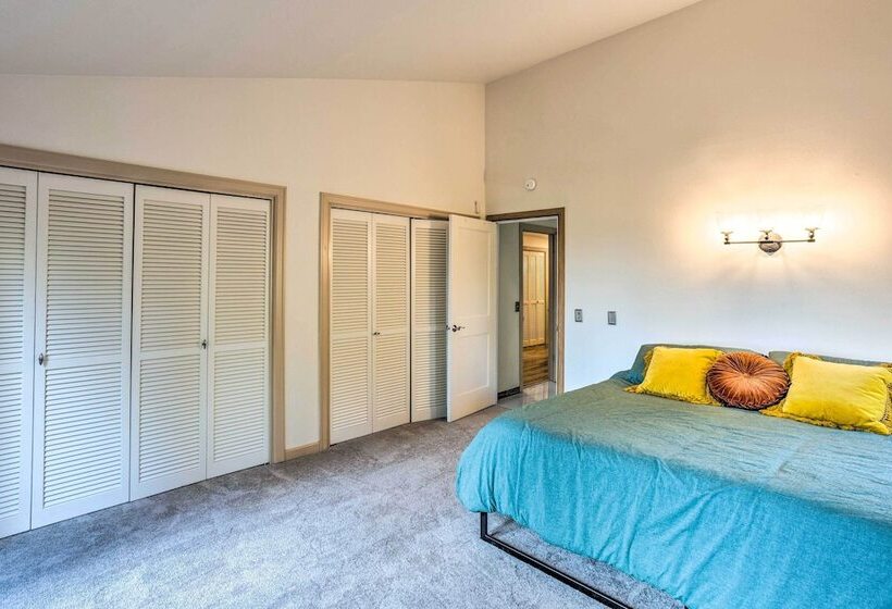 26 Mi To Mount Rainier, Game Room: Puyallup Oasis