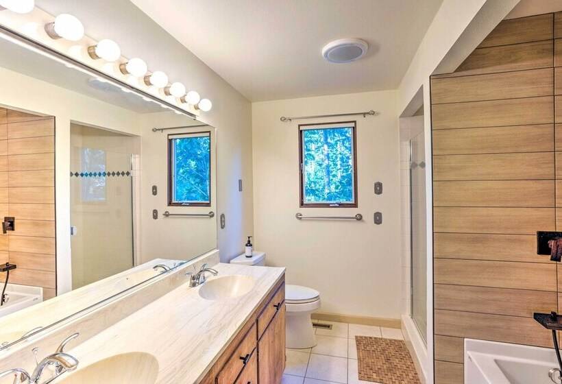 26 Mi To Mount Rainier, Game Room: Puyallup Oasis