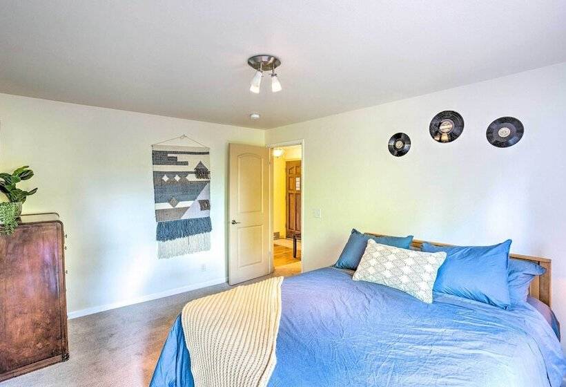 26 Mi To Mount Rainier, Game Room: Puyallup Oasis