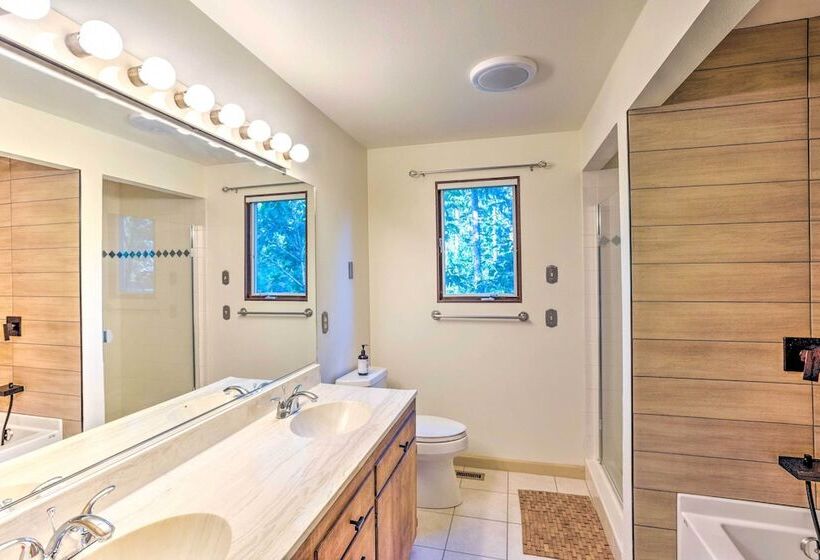 26 Mi To Mount Rainier, Game Room: Puyallup Oasis