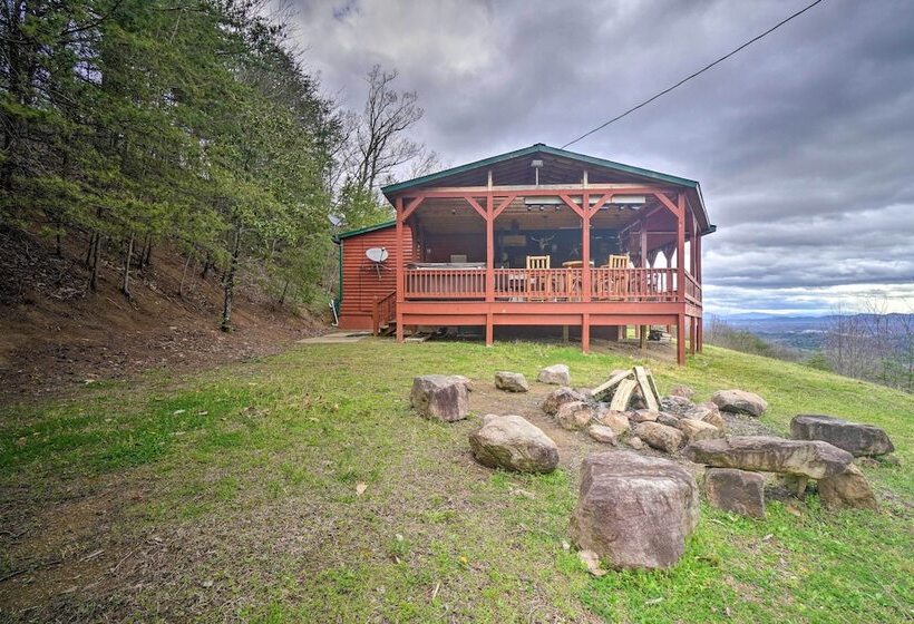 Sevierville Cabin W/ Outdoor Kitchen & Hot Tub!