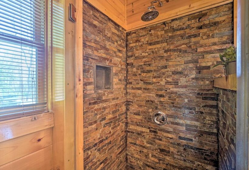 Sevierville Cabin W/ Outdoor Kitchen & Hot Tub!