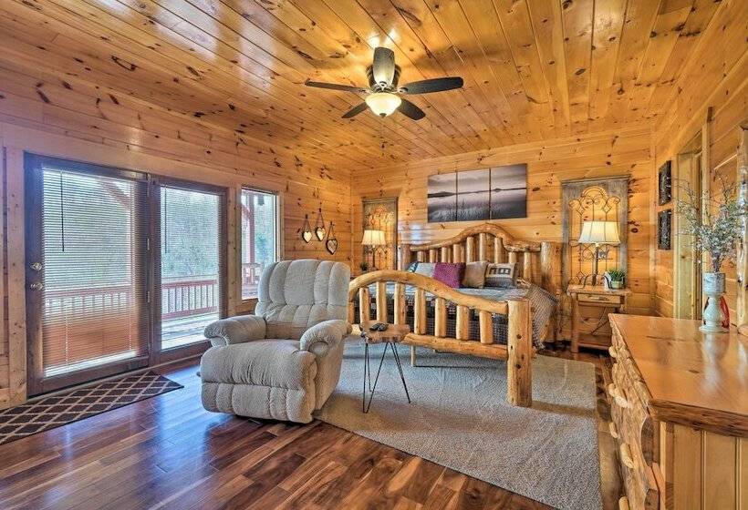 Sevierville Cabin W/ Outdoor Kitchen & Hot Tub!