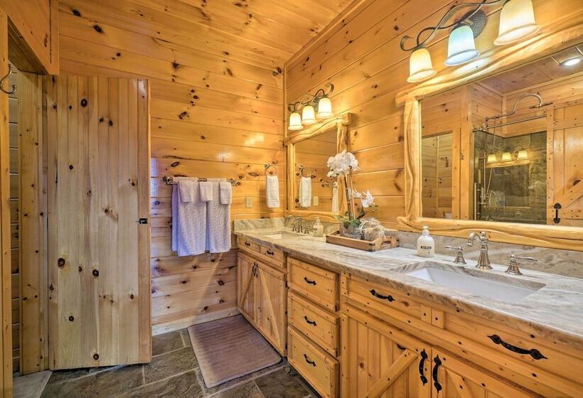 Sevierville Cabin W/ Outdoor Kitchen & Hot Tub!