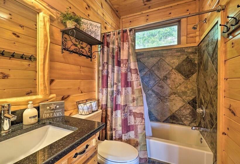 Sevierville Cabin W/ Outdoor Kitchen & Hot Tub!