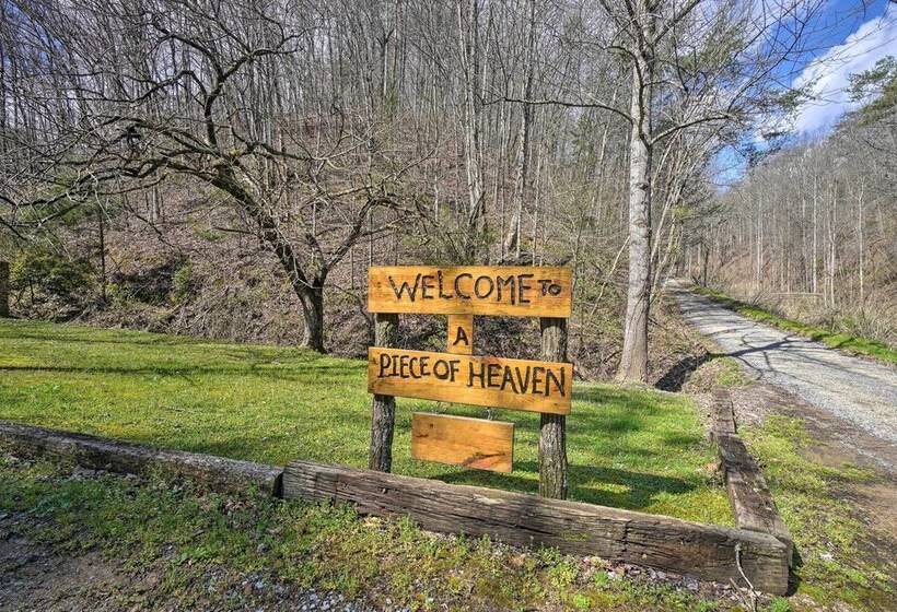 Sevierville Cabin W/ Outdoor Kitchen & Hot Tub!