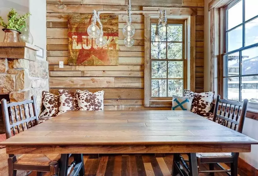 2 Blocks To Grand Lake: Updated Western Cabin!