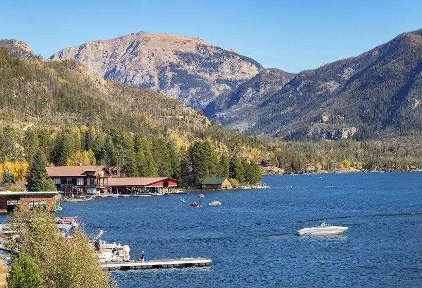 2 Blocks To Grand Lake: Updated Western Cabin!