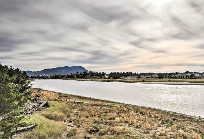 Waterfront Seaside Beach Home W/ Views & Hot Tub!