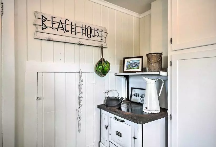 Waterfront Seaside Beach Home W/ Views & Hot Tub!