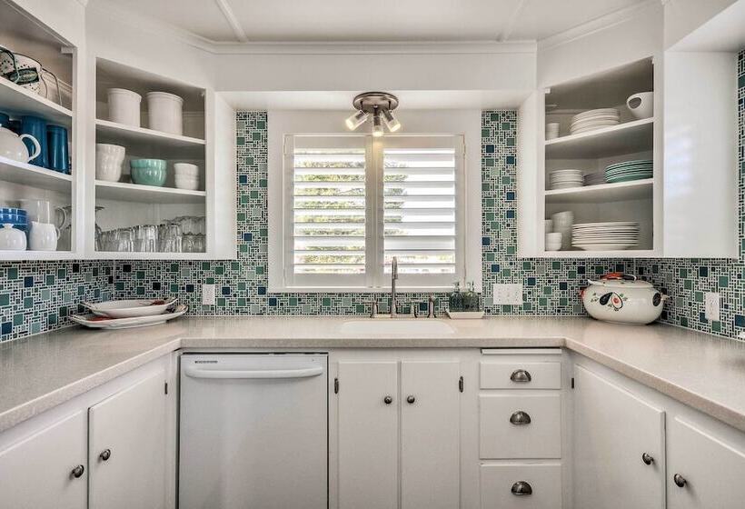 Waterfront Seaside Beach Home W/ Views & Hot Tub!