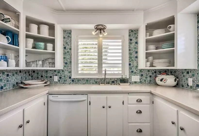 Waterfront Seaside Beach Home W/ Views & Hot Tub!