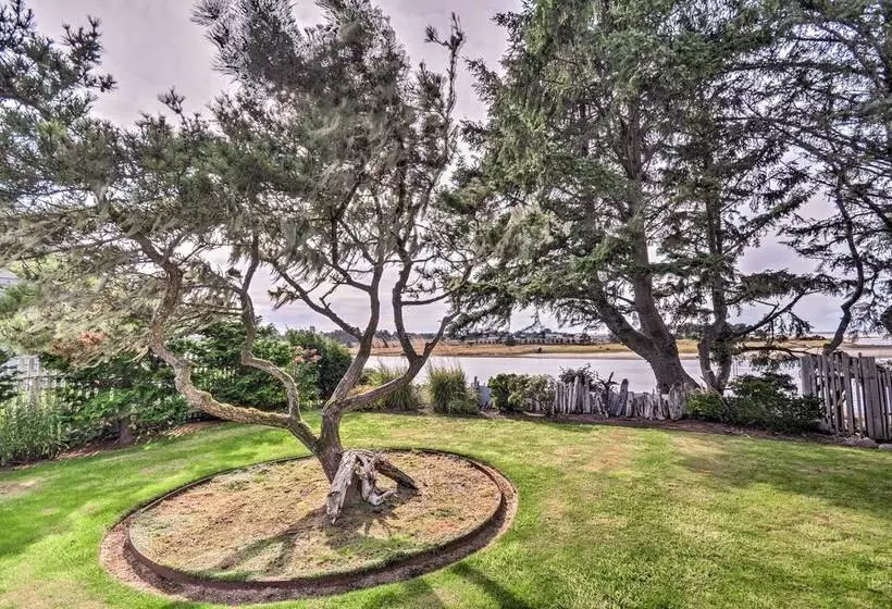 Waterfront Seaside Beach Home W/ Views & Hot Tub!