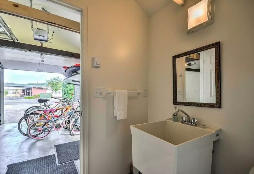 Waterfront Seaside Beach Home W/ Views & Hot Tub!