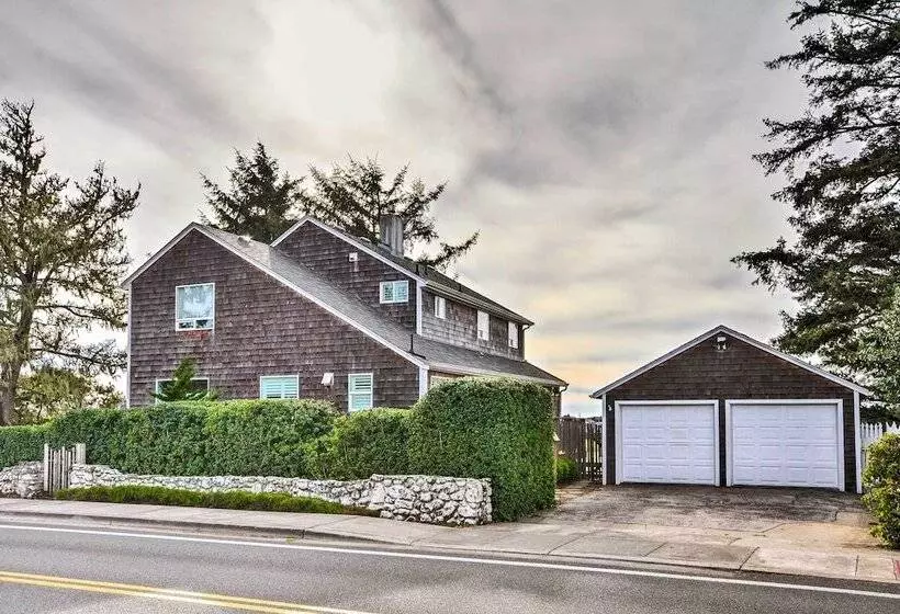 Waterfront Seaside Beach Home W/ Views & Hot Tub!