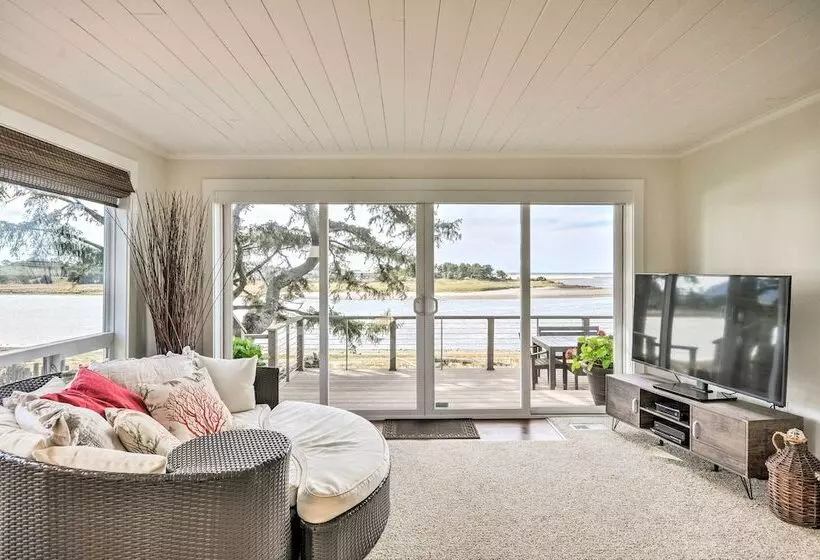 Waterfront Seaside Beach Home W/ Views & Hot Tub!