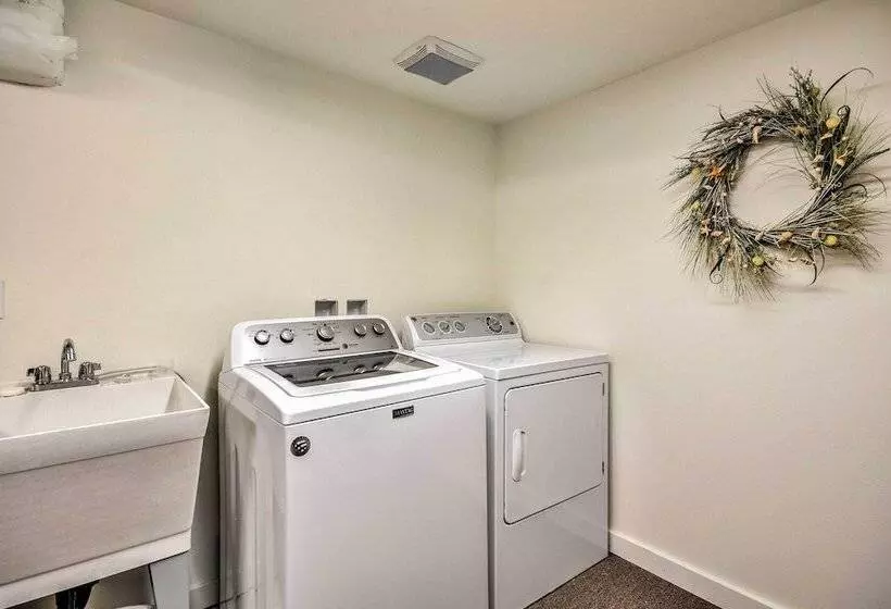 Waterfront Seaside Beach Home W/ Views & Hot Tub!